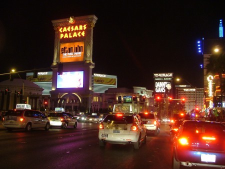 Nighttime : Vegas comes alive !
